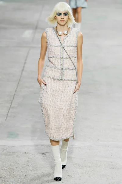 Look 7